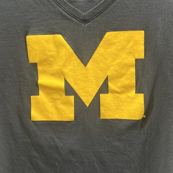 University of Michigan woman’s shirt UMich - Picture 2 of 6